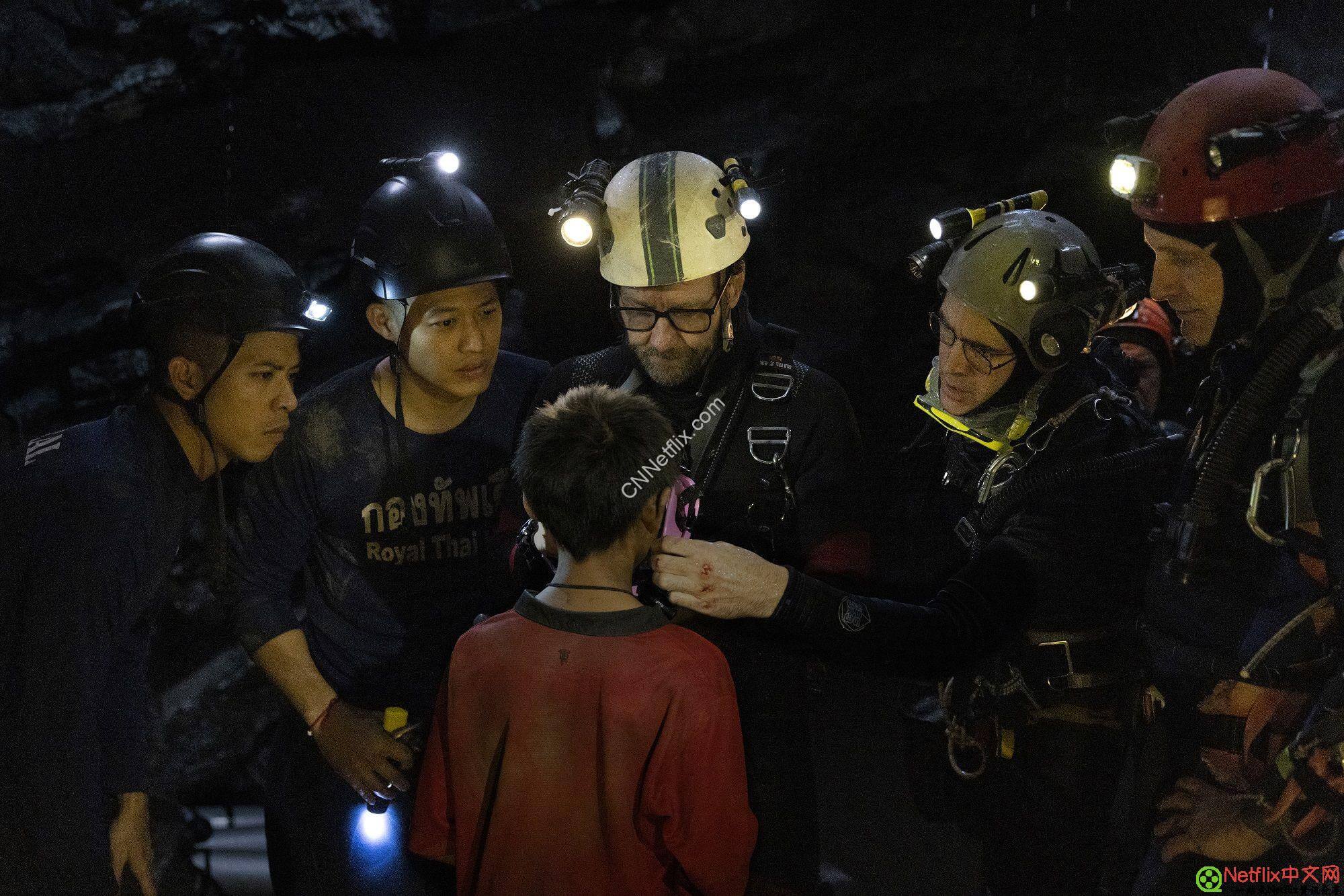 Netflix好剧电影推荐2022年10月片单《被困的13人:我们如何在泰国洞穴中幸存》